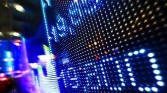 企業業績は回復方向